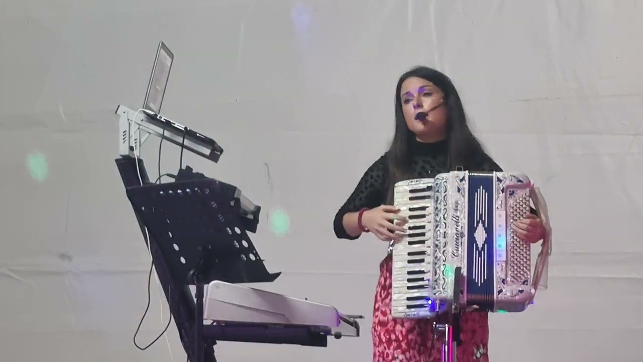 Sandra acordeonista 2024 en Meras -Valdes