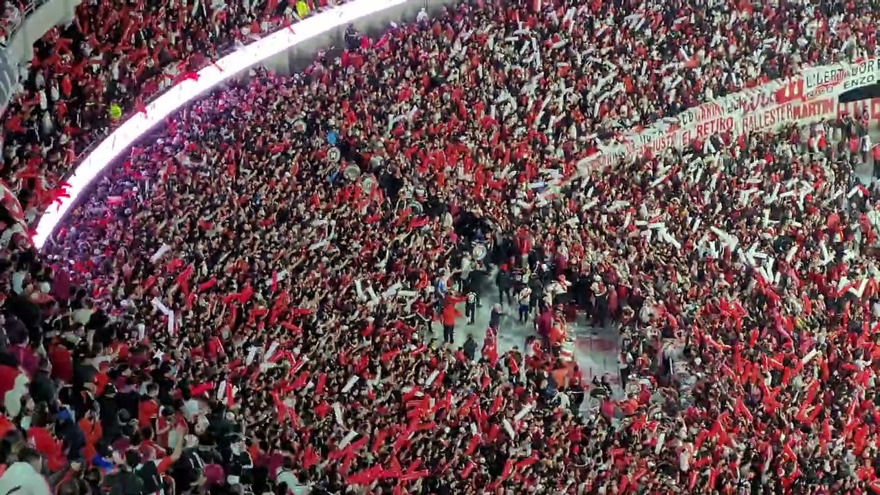 ENTRA LA MEJOR HINCHADA DEL MUNDO 