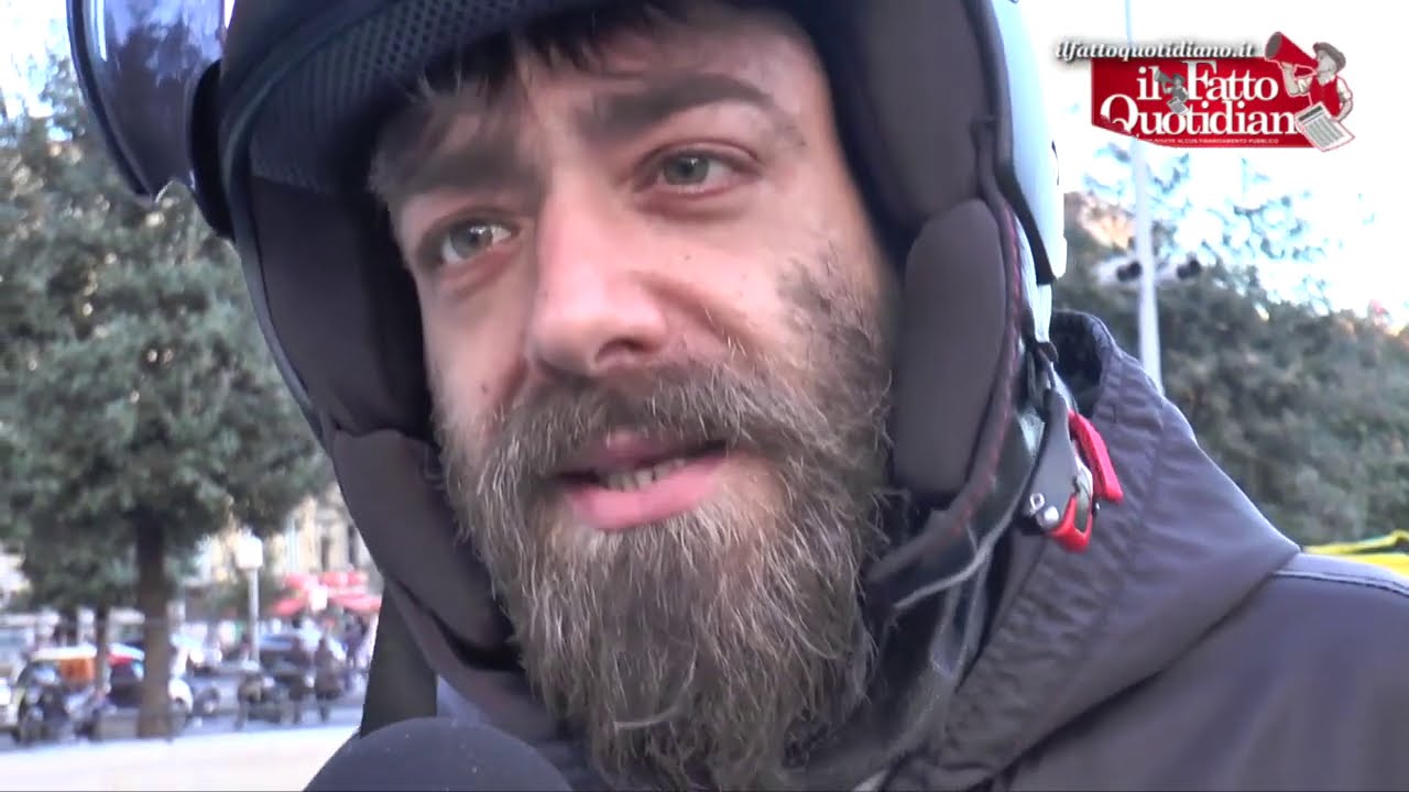 I rider a Napoli tra rapine e chat per segnalare i pericoli: “Ci rubano le moto per 500-700 euro”