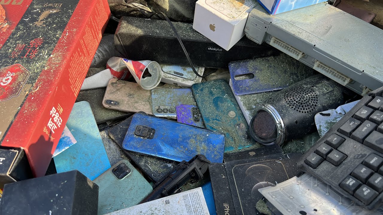 Amazing Lucky!😜 Found A lots of Abandoned Phone Thrown Near The Road ! Restore Redmi Cracked Phone