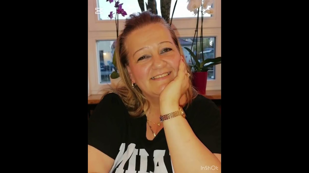 Zenész Laky Brendon. Molnár Klaudiának 51 dik szűletésnapja alkalmábol küldi a  Drága Családja ❤️
