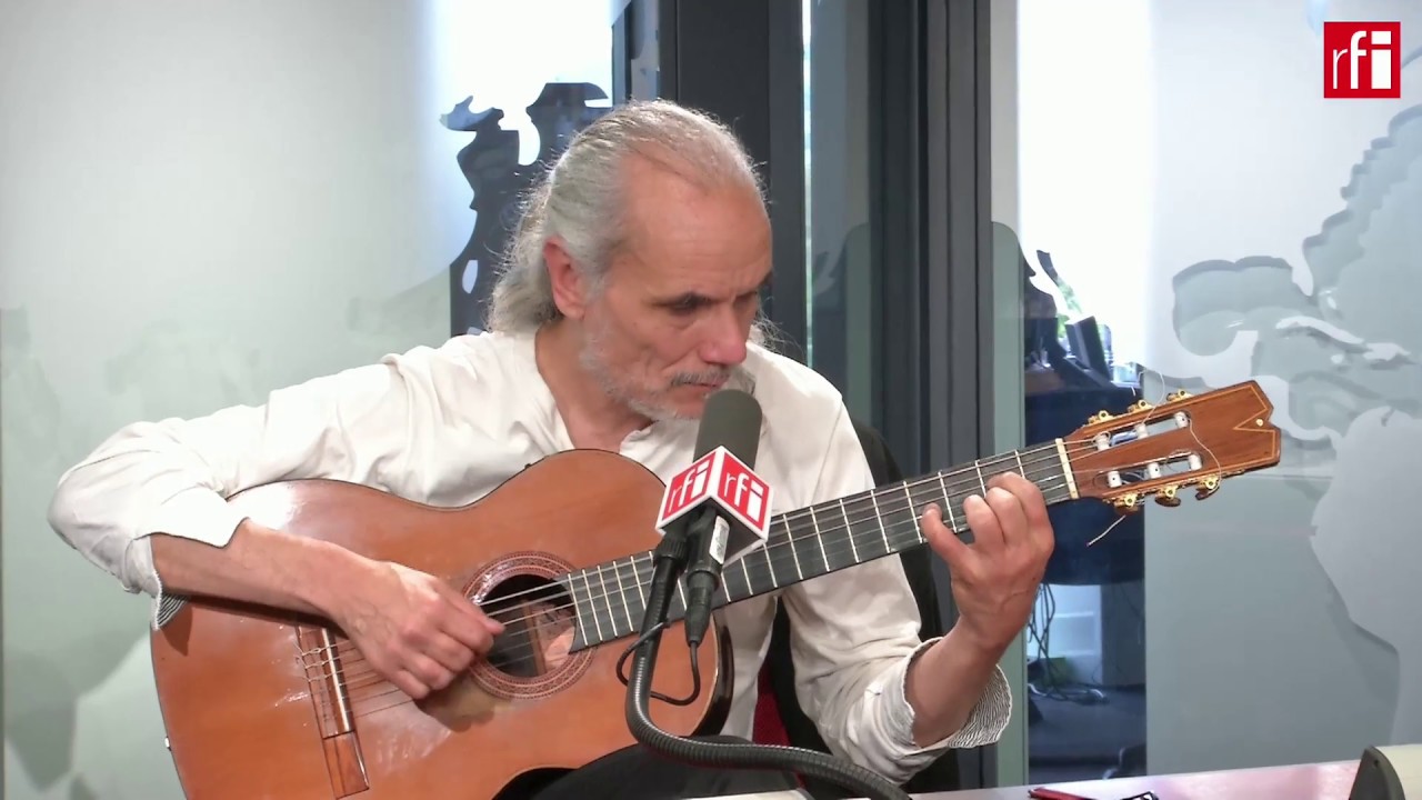 Horacio Burgos interpreta una zamba argentina en RFI