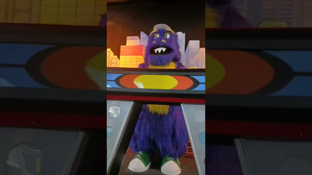 Chuck E Cheese finale countain