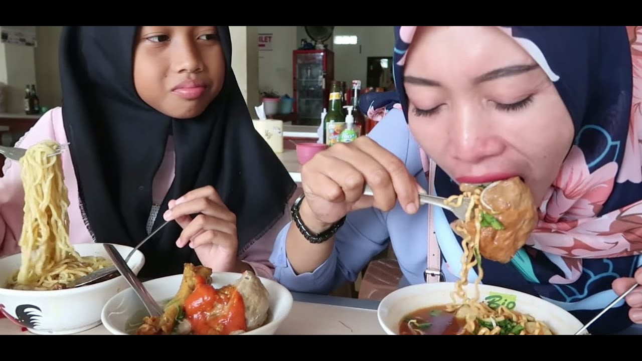 BAKSO RUDAL SEGEDE KEPALAN TANGAN CUMA 16 RIBU SAJA !!!