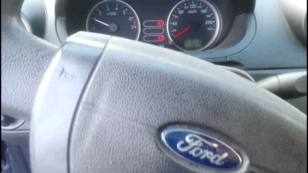 Świeci kontrolka ładowania ale ładuje [Ford ]