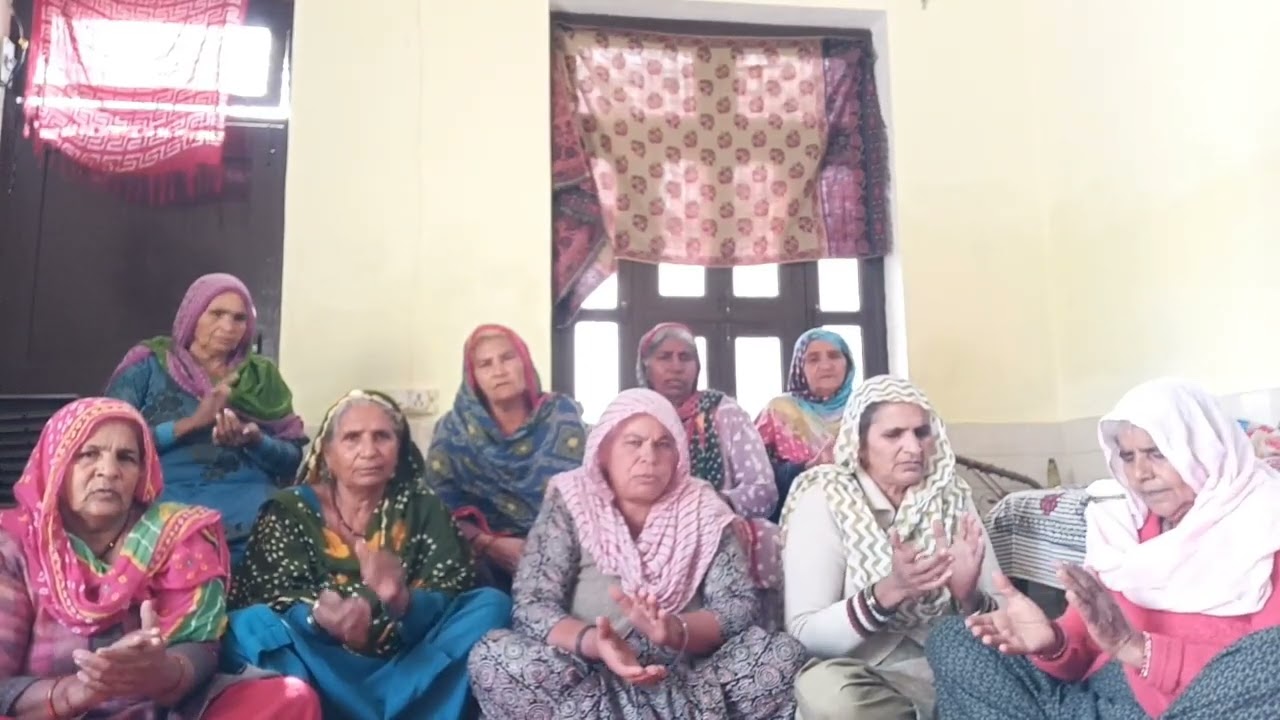 मुंह खोल दिखा दे रे कृष्ण (भजन) 