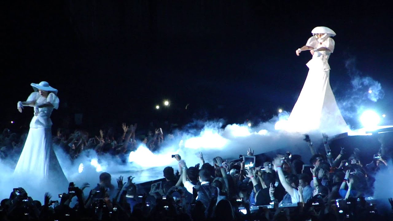 Lady Gaga Bloody Mary LIVE in Moscow, Russia