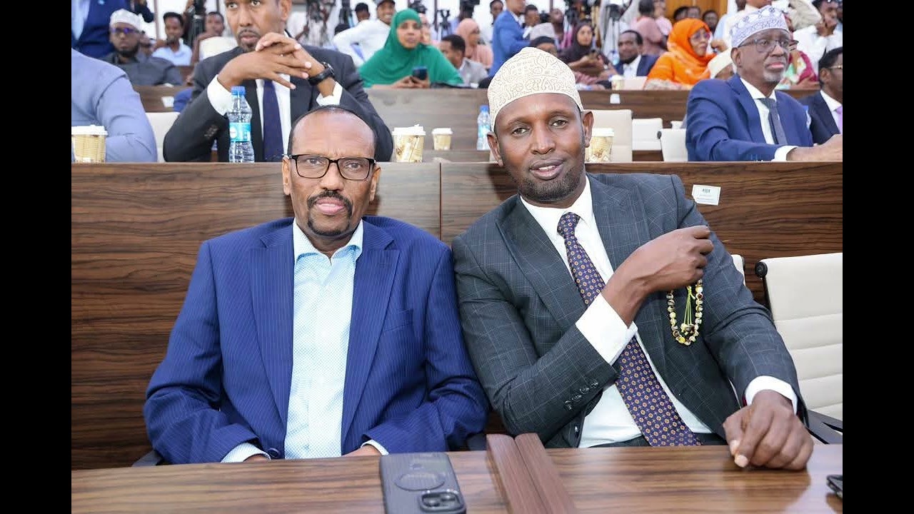 Hanjabaad loo diray xildhibaannada buuqa ka sameeyay fadhiga Baarlamaanka 