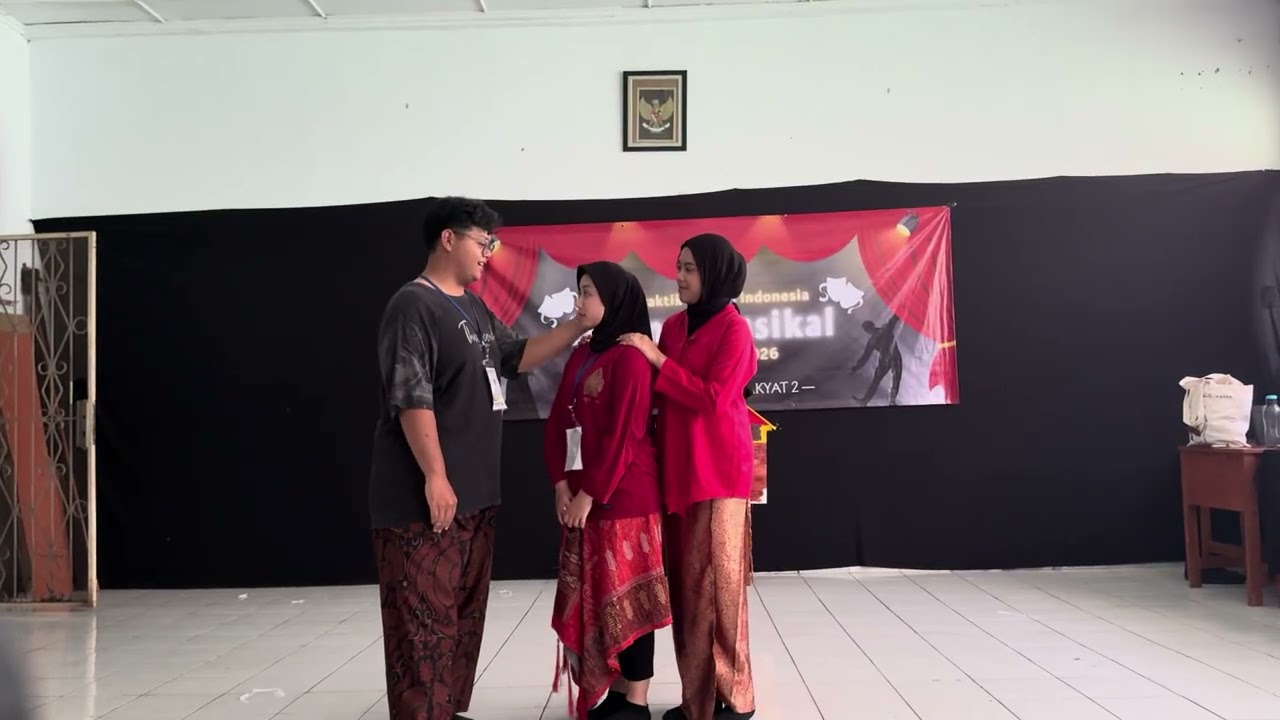 drama bahasa indonesia kelompok 1 batu gantung