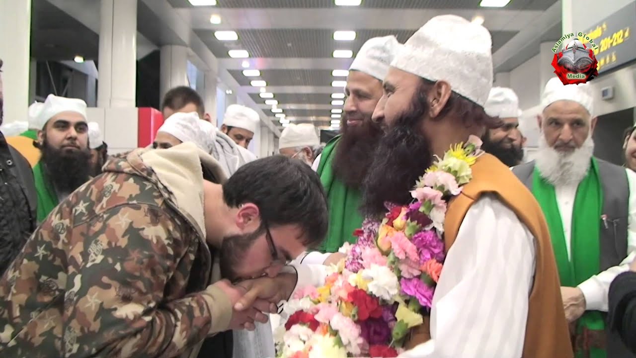 The Great Shaykhs Return from Pakistan at Manchester Airport