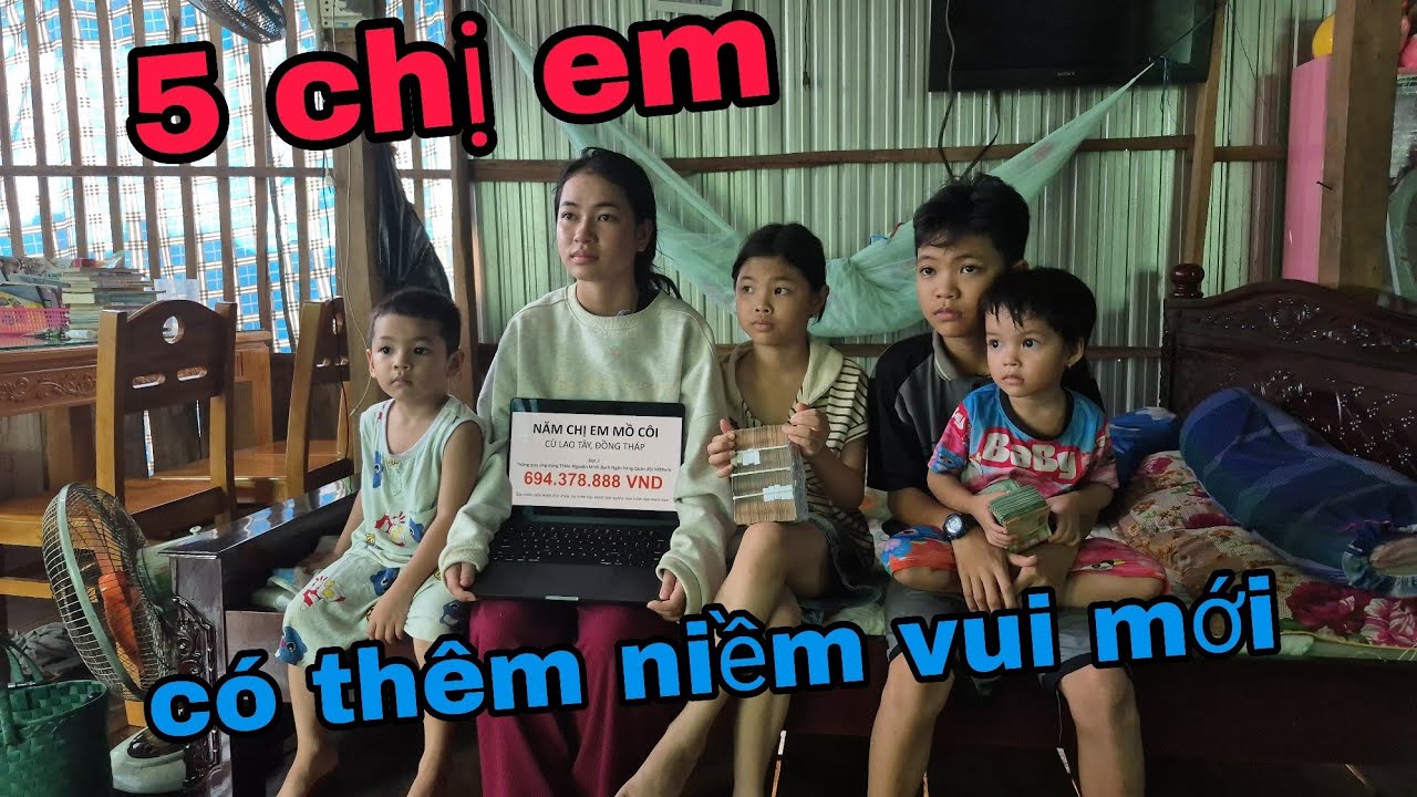 Chú Phong bụi tiếp tục đem niềm vui đến cho 5 chị em mồ côi.