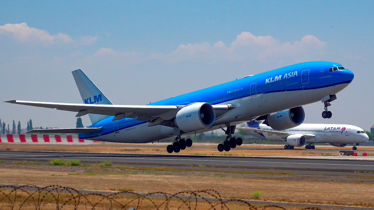 KLM Asia Boeing 777 departing to Ezeiza [EZE]. Plane spotting at Pudahuel [SCL] airport.