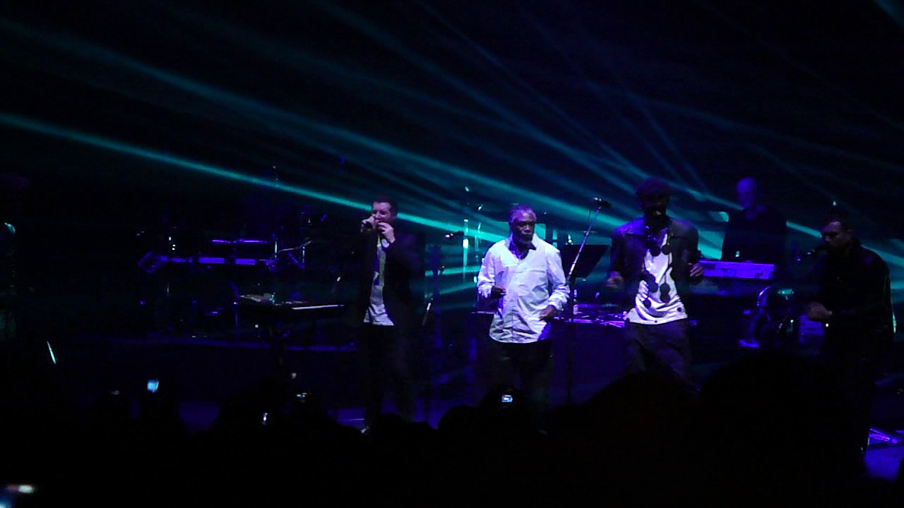 Massive Attack - Splitting The Atom @ Hammersmith Apollo (11 February 2010)
