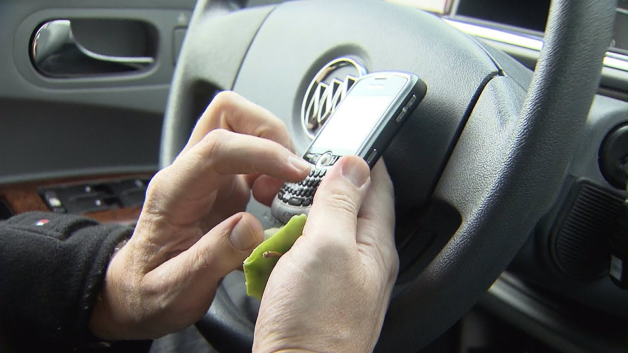 Ont. cracks down on distracted driving with harsh penalties