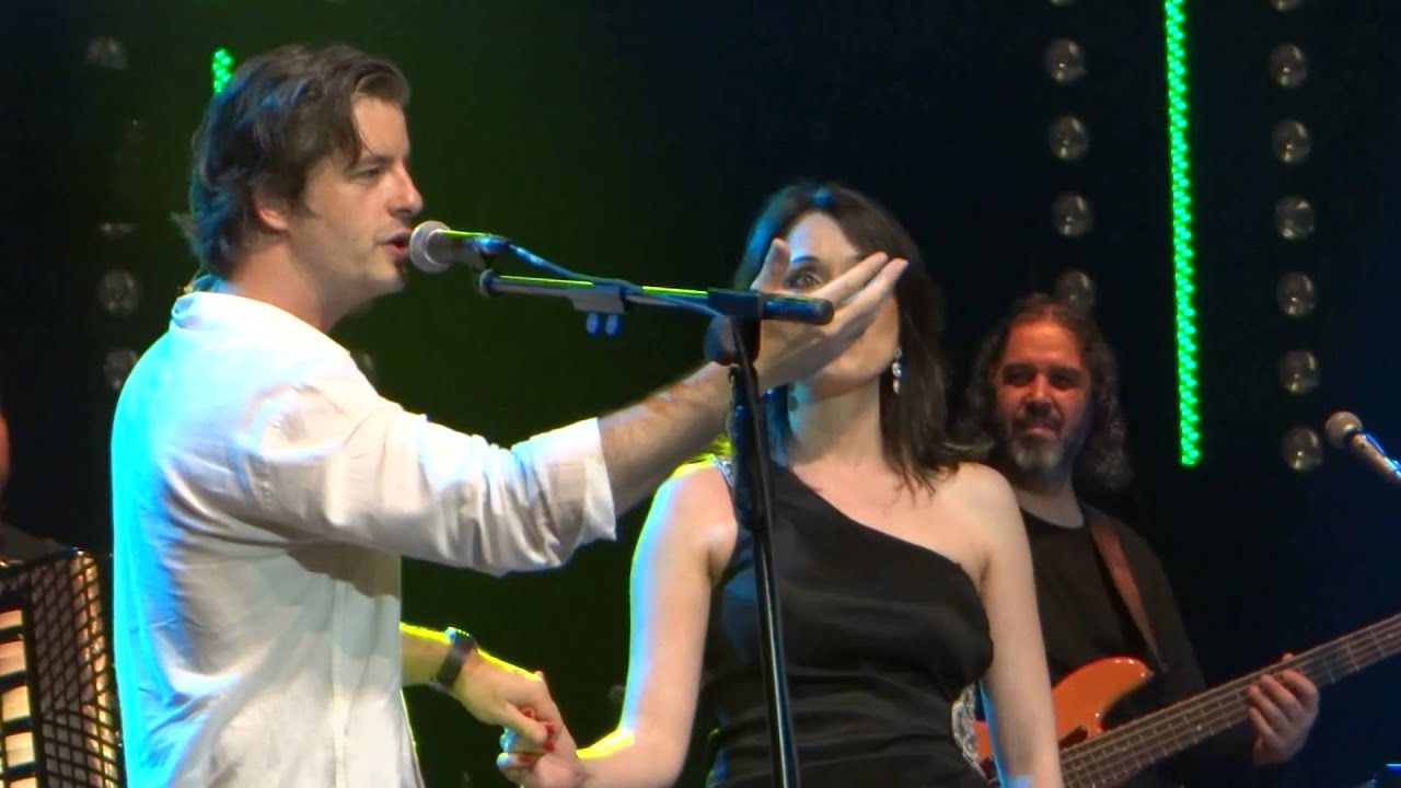 Maiara dança Timidez com Victor & Leo em Curitiba/PR!