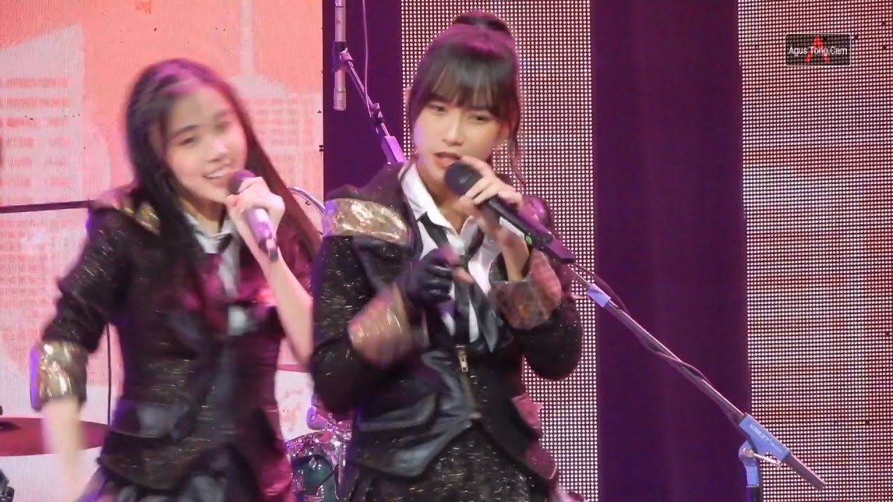 Freya JKT48 - Heavy Rotation, Fortune Cookie In Love | At Konser Menuju Piala Dunia