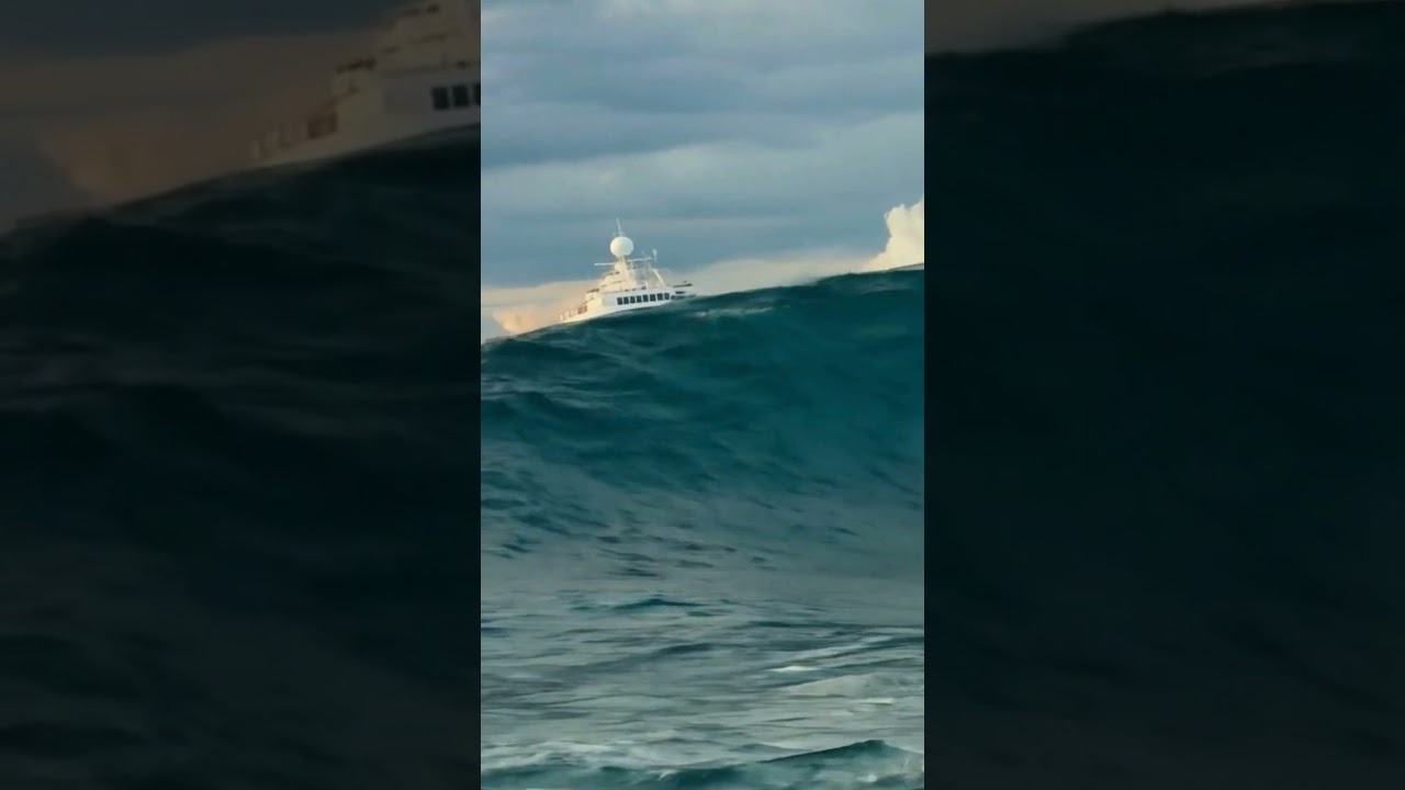 Two Ships Lose Control in the Face of a Massive Wave!