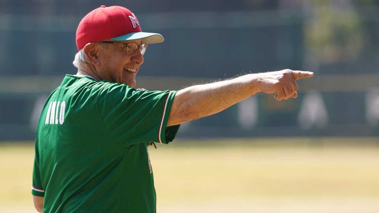 Práctica de béisbol con leyendas y equipo IMSS