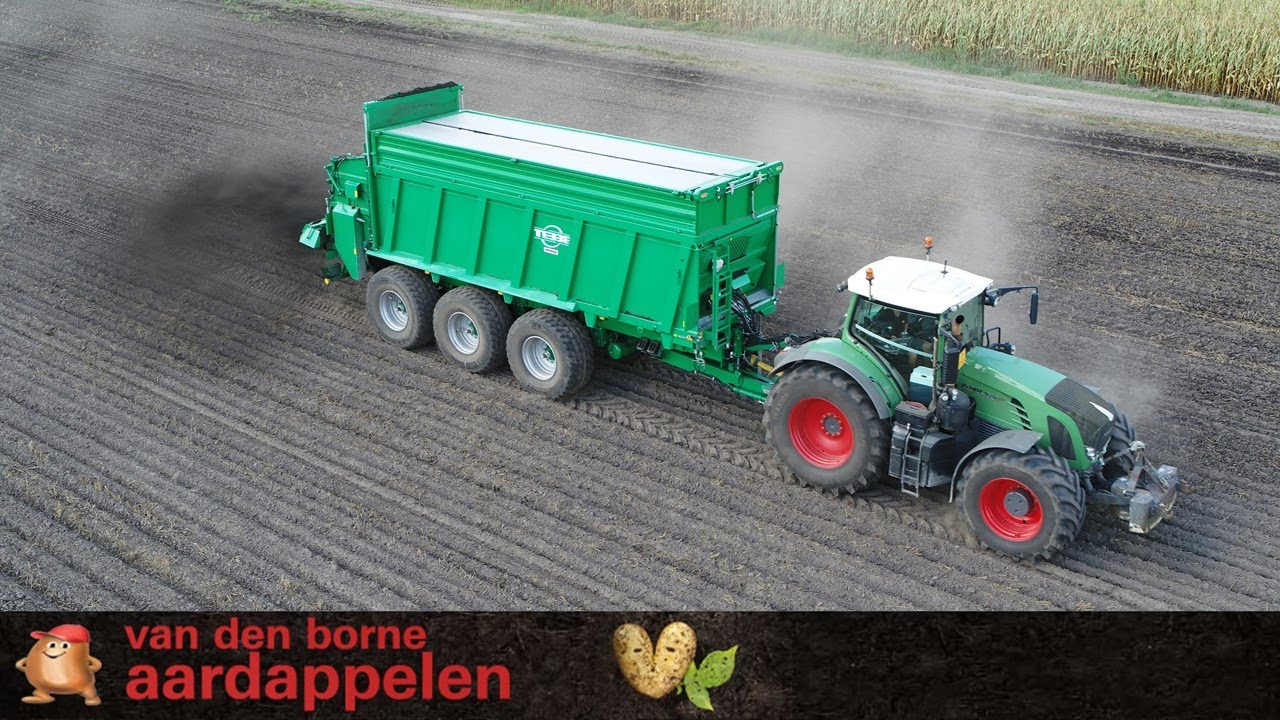 Fendt 939 and Tebbe HS320 spreading compost