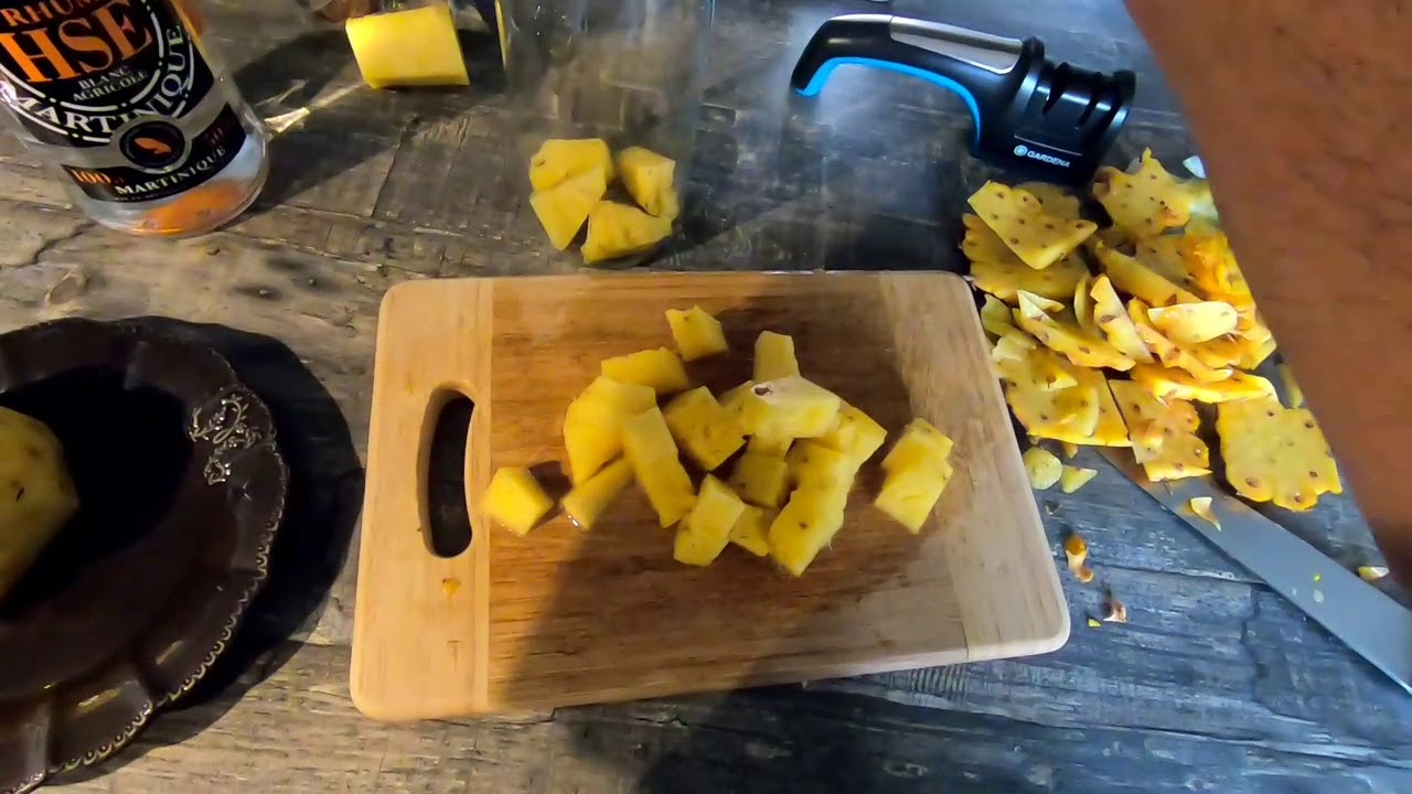 rhum arrangé ananas victoria / vanille ( produits de l île de la reunion)