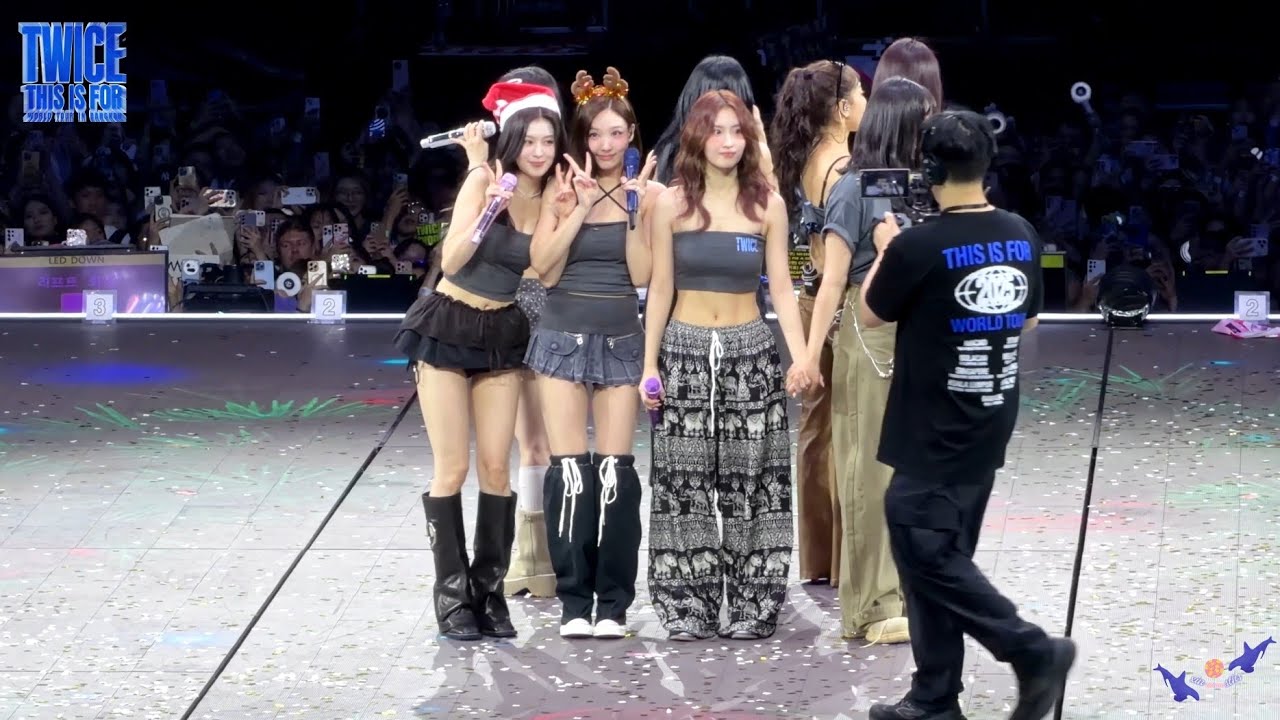 251213 Ending (Merry & Happy) @TWICE THIS IS FOR in Bangkok