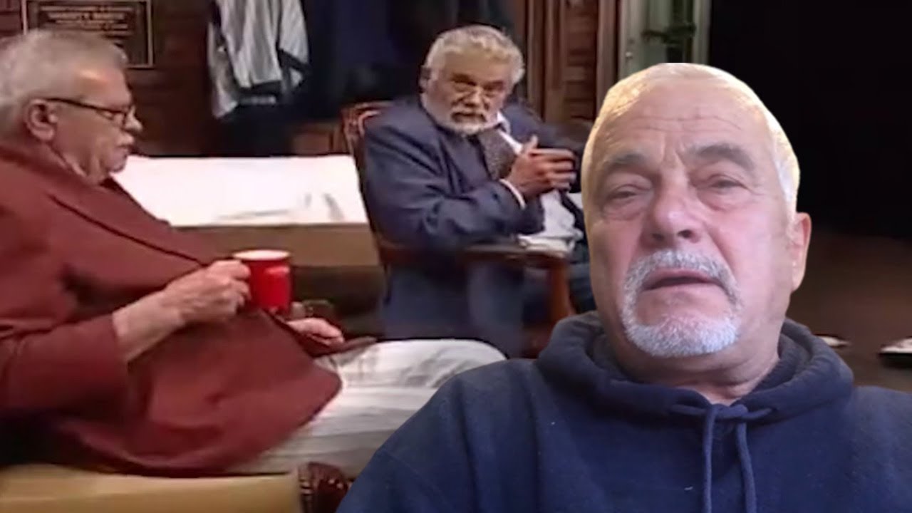 Robert Ndrenika i pergjigjet letres virale të Viktor Zhustit: T'i puth syçkat greko... | ABC News