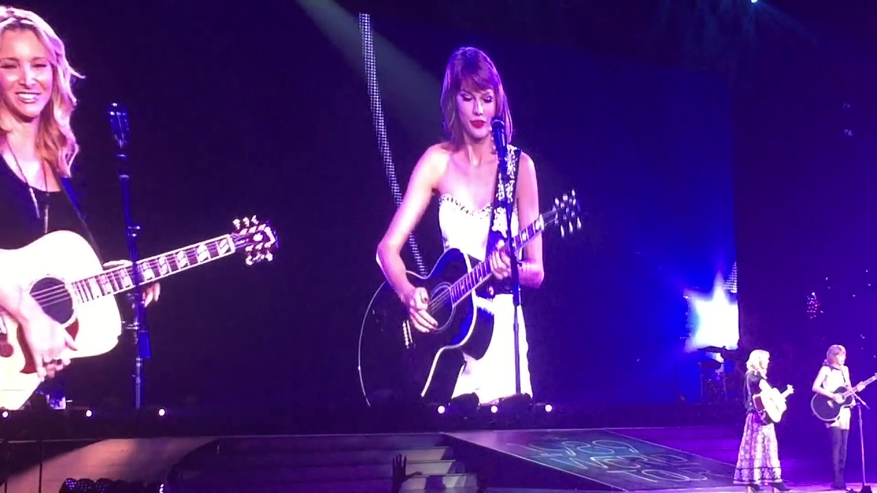 Smelly Cat Love with Taylor Swift Lisa Kudrow Phoebe