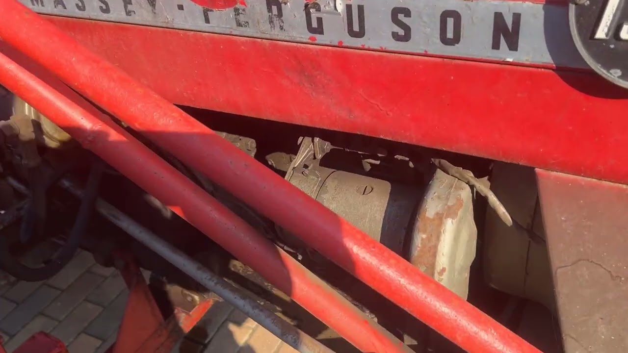 Traktor mit Frontlader - Massey-Ferguson MF 135 (1970)