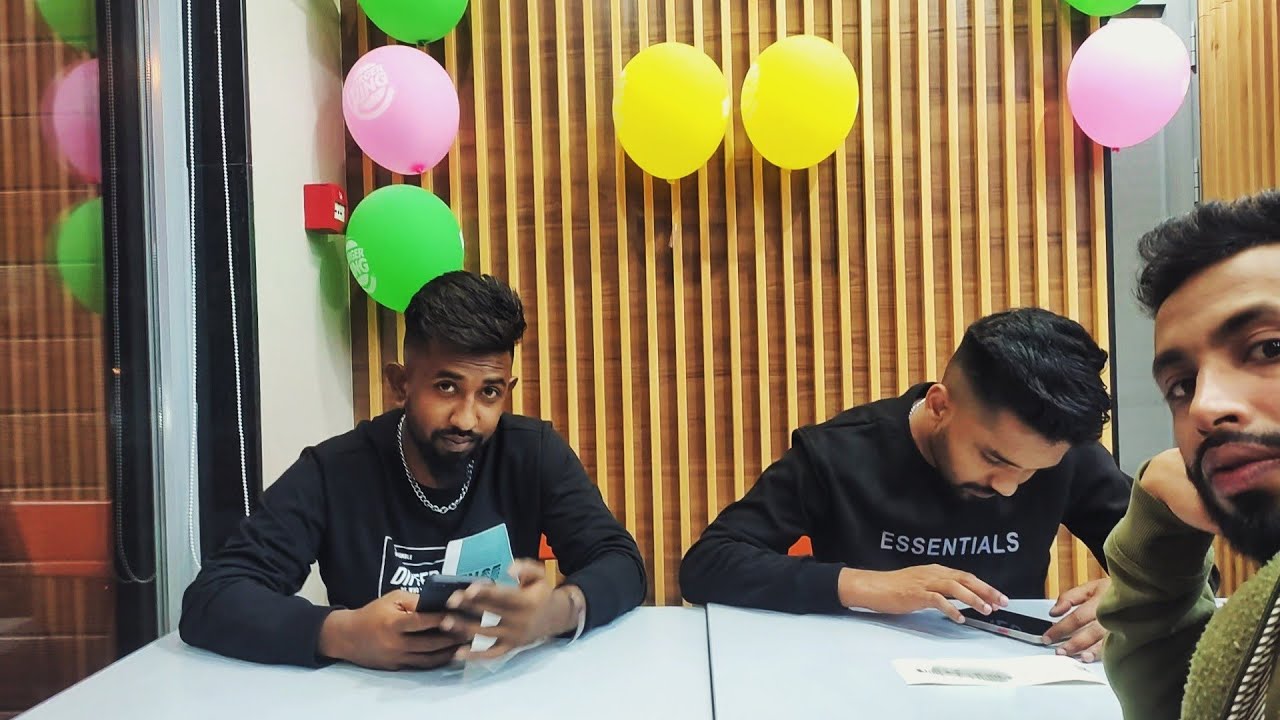 Kuwait Vlog: Eid al-Fitr, Jummah Friday, and Burger King's Chili Chicken Submarine | Weekly Vlog