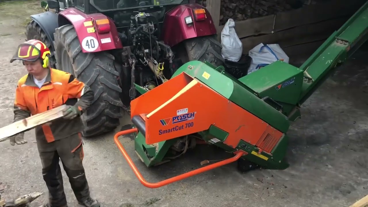 Silvalus - Brennholz sägen mit einem Sägeautomaten Posch Smartcut 700.