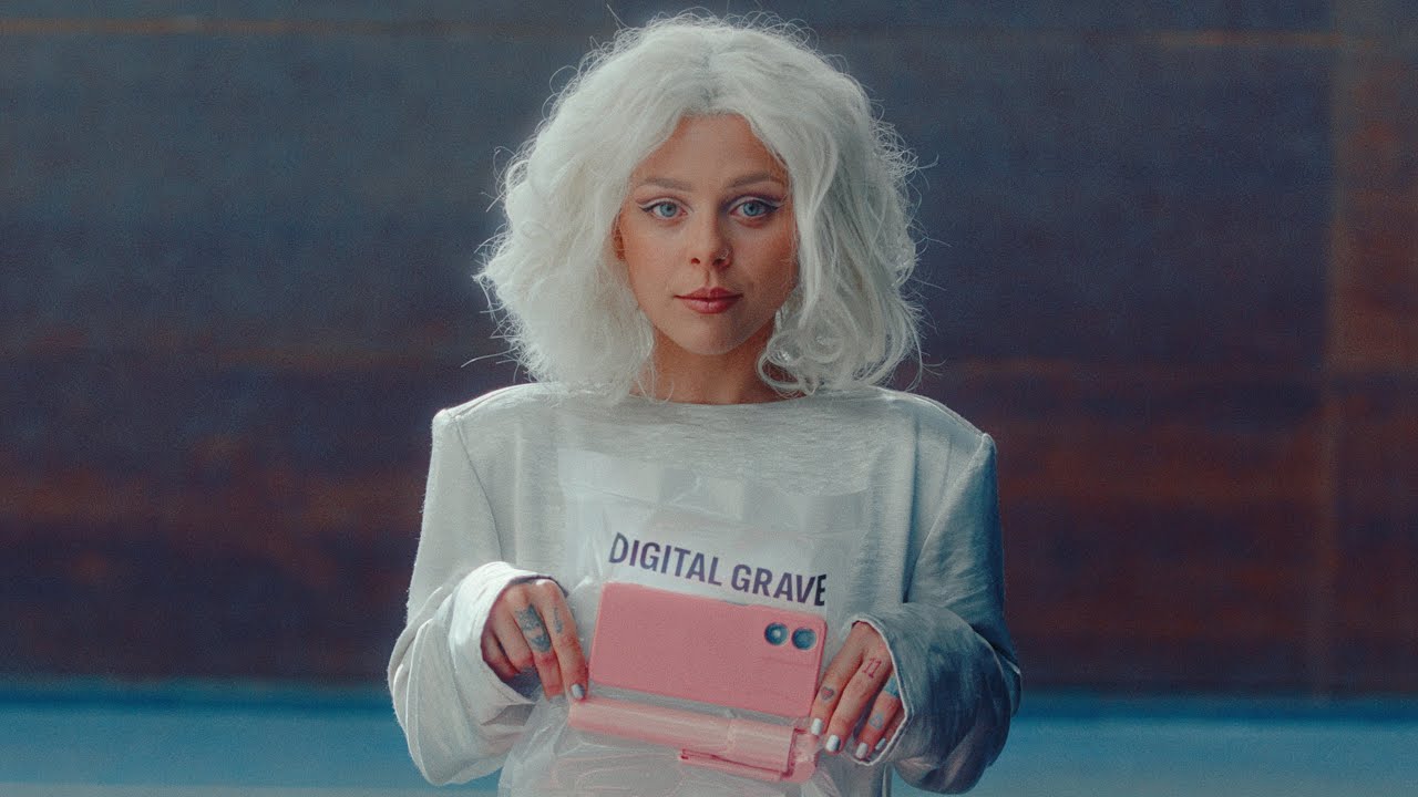 VICTORIA - We Don't Get Along (Official Music Video)