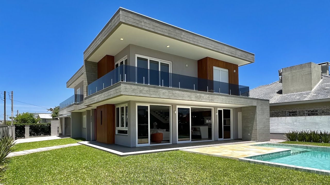 MANSÃO DE LUXO, COM 5 SUÍTES A VENDA EM ATLÂNTIDA/ RS, A UMA QUADRA DO MAR FINAMENTE DECORADA!