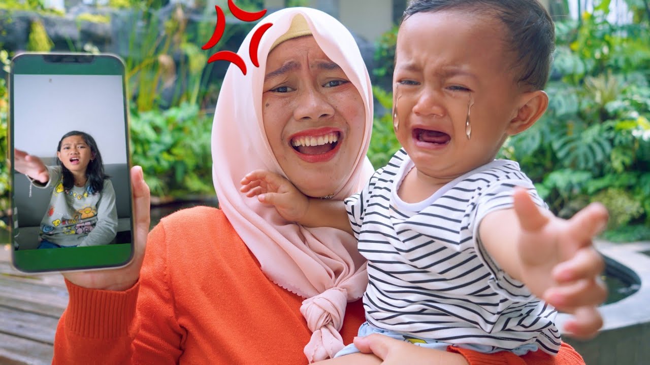 KESEDIHAN AZAM DI TINGGAL KAKA 😭 MAIN KERUMAH NENEK SAMPE NANGIS KEJER