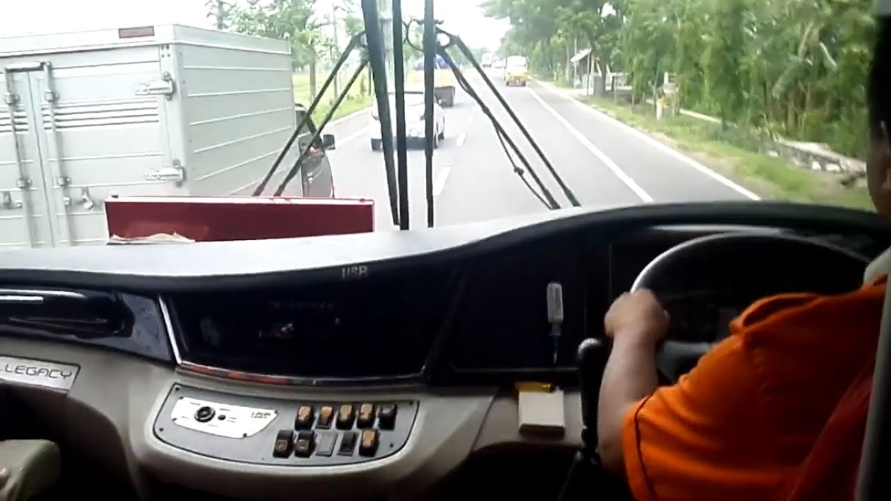 [HD] Balapan bus menegangkan Sugeng Rahayu Cepat vs Mobil Box Hampir tabrakan!!!!