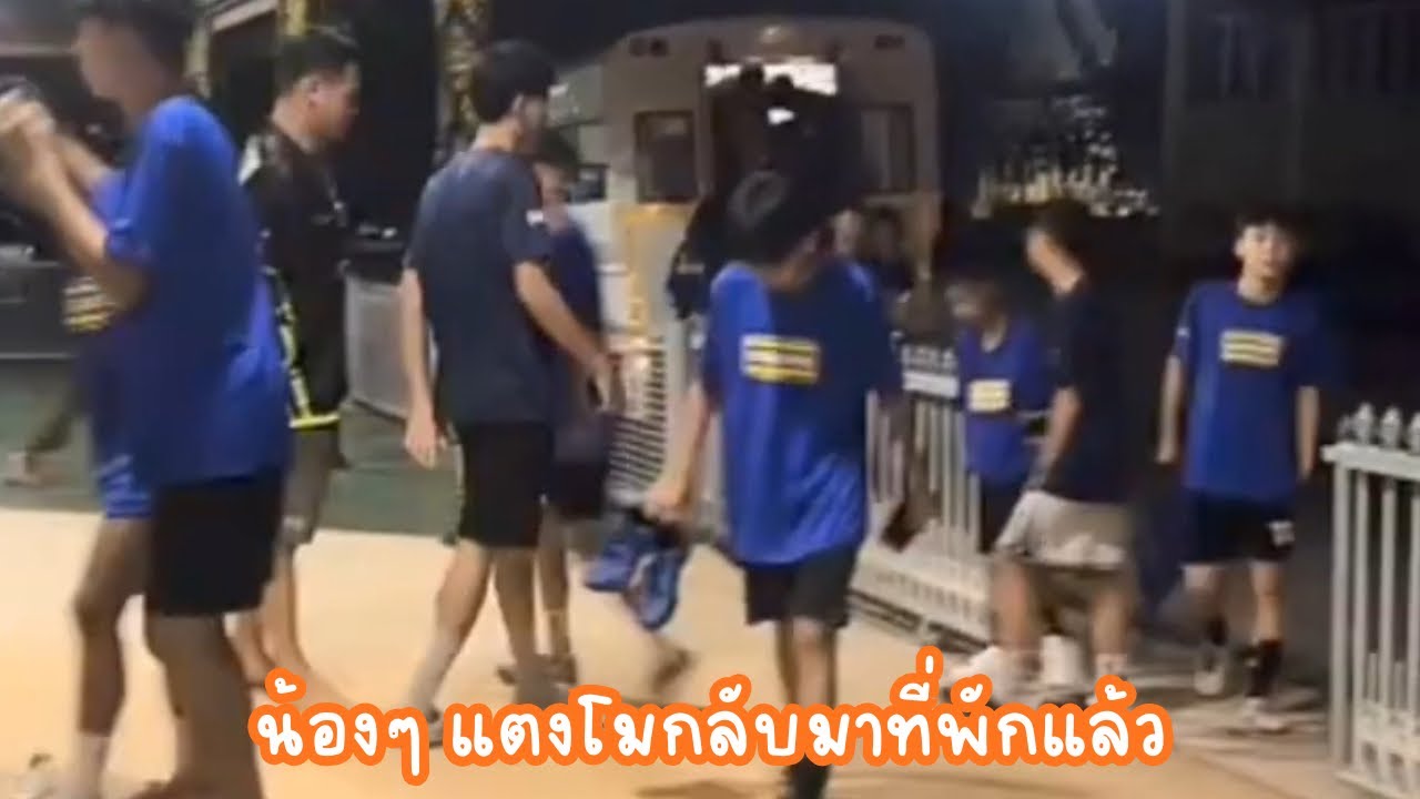 [11/3/69] : น้องๆ กลับมาที่พักแล้ว หลังซ้อมเสร็จ