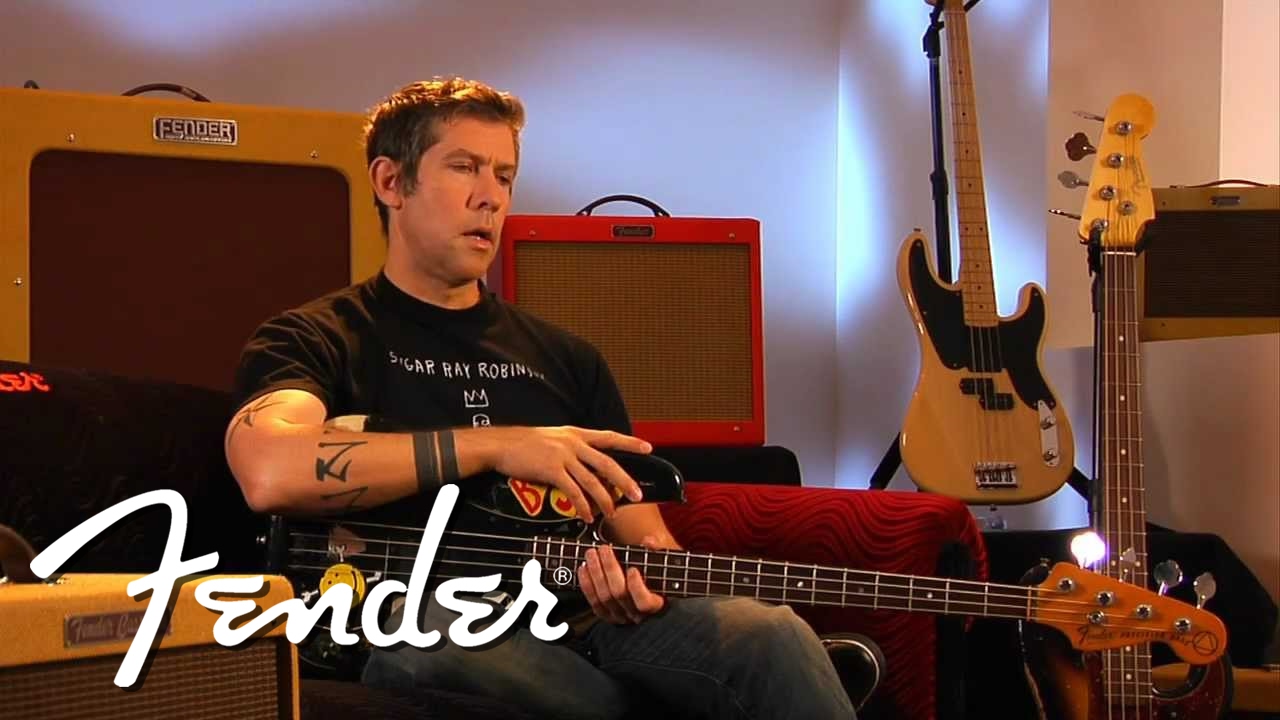 Эрик Эвери на своем потрепанном в боях бас-гитаре P Bass | Fender