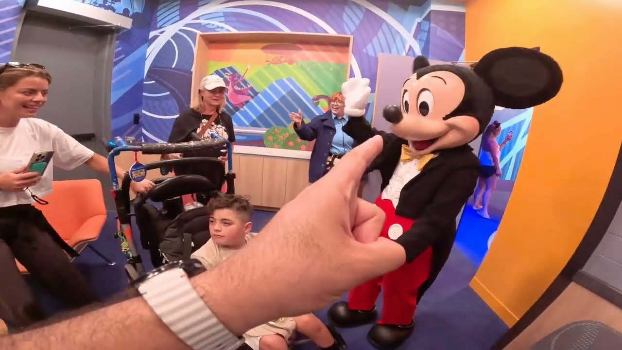 WE MET MICKEY, MINNIE and GOOFY, AT EPCOT 2025! 