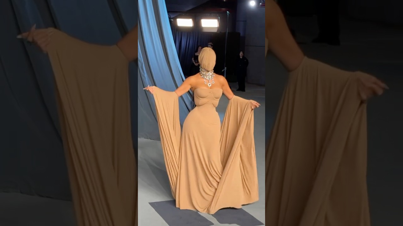 #KimKardashian showed off her unique style atthe Fifth Annual Academy Museum Gala in LA #kardashian