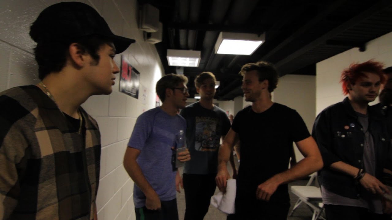 Austin backstage w/ One Direction, Fifth Harmony, Kalin & Myles, and 5 Seconds of Summer