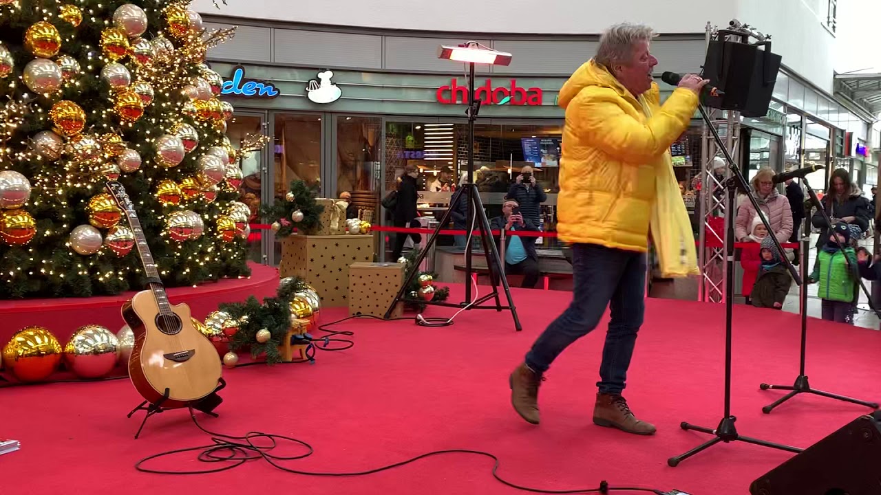 Weihnachtskonzert Volker Rosin im Main Tsunus Zentrum Frankfurt.