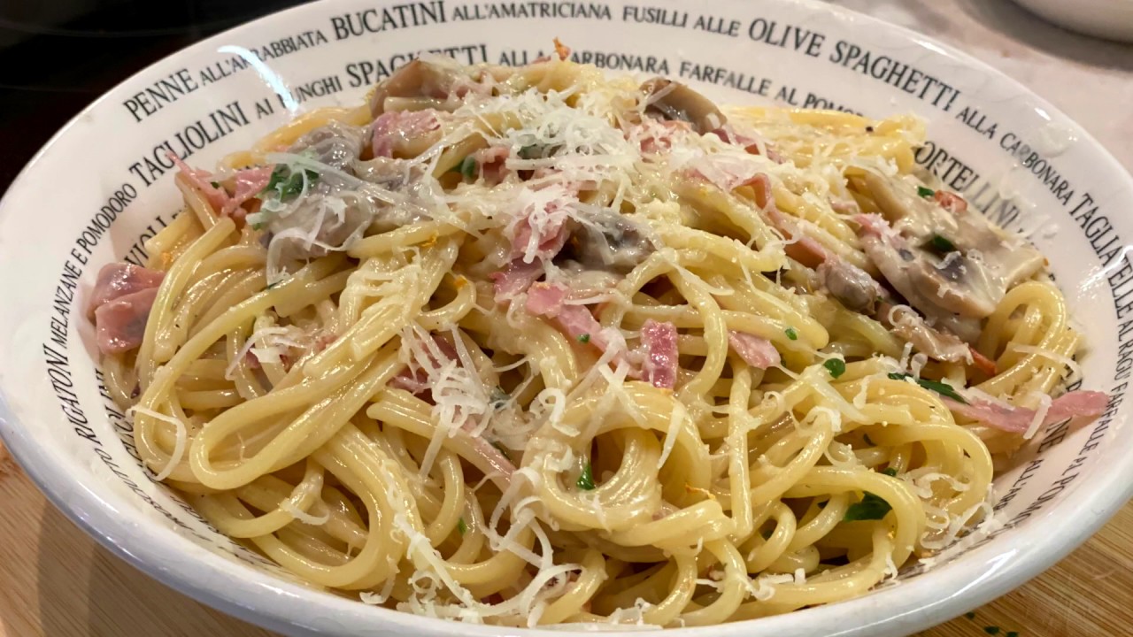 Tejszínes gombás, sonkás spagetti.