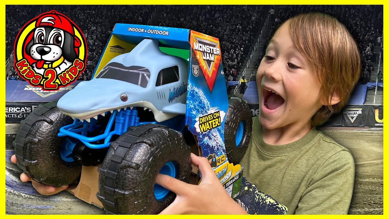 Monster Truck Toys UNBOXING 📦  Monster Jam MEGALODON STORM All-Terrain RC Truck - DRIVES ON WATER! 💦