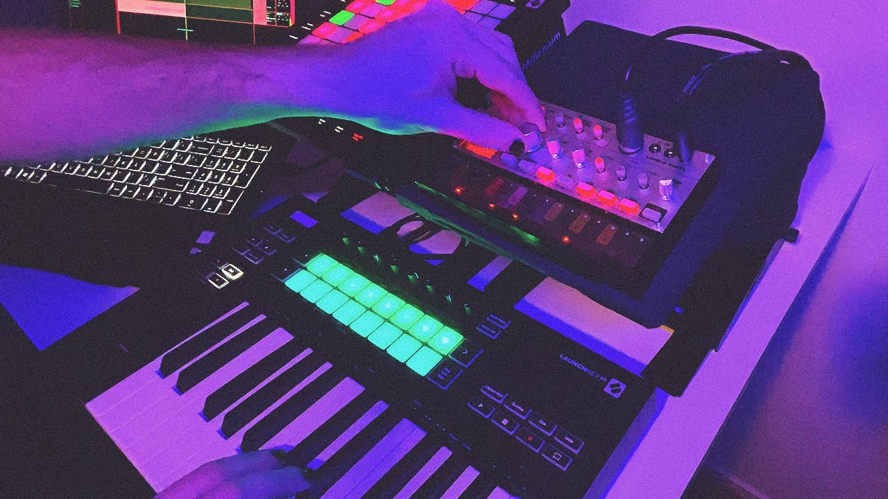 Live Progressive House Jam | Launchpad & Korg Volca Bass