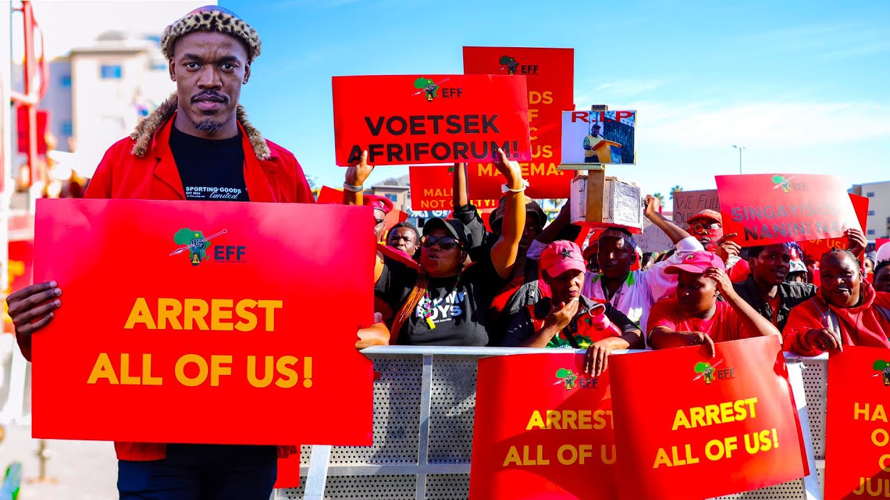 E South Africa Kika: Abantu Bavuddeyo Okulwanirira President. Balaze Uganda People Power Entuufu