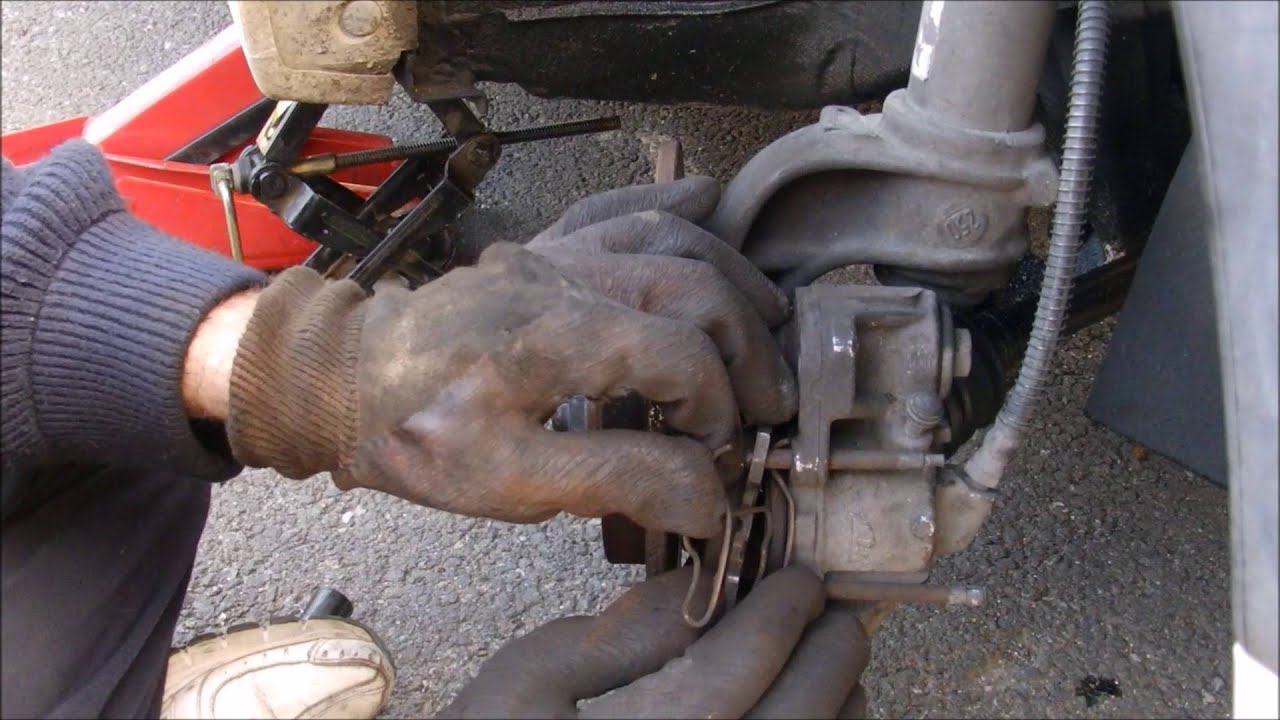 Changement des plaquettes de freins avant d'une Citroën saxo