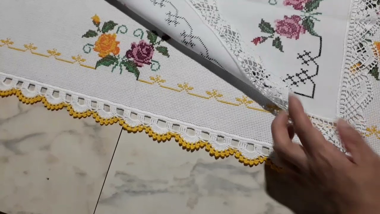Finalizada lindo trilho de mesa ponto cruz