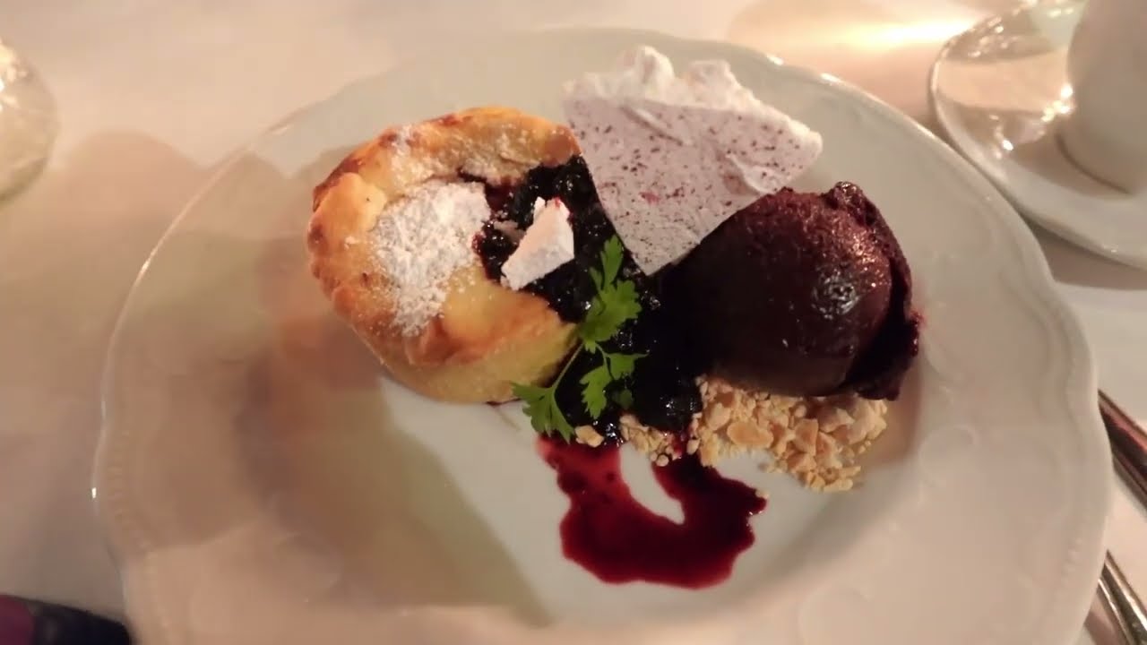Visiting the oldest restaurant in Oslo | Engebret Cafe