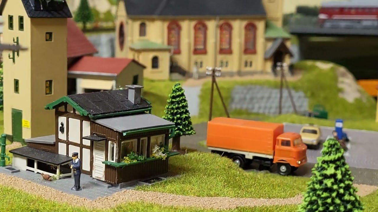 Modelleisenbahn TT NOCH Fertiggelände Königsfeld mit BR120 und BR106