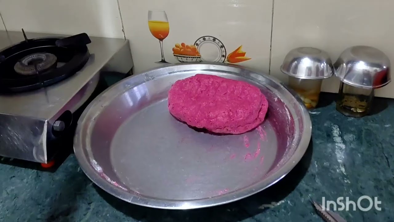 आज बनाई हूं चुकंदर की पूरी और आलू की सब्जी.... 