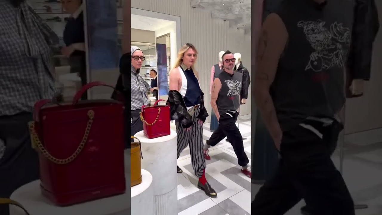 Как вам такой тотал лук от @versace Стилисты: kitty.zusammen @mischaved